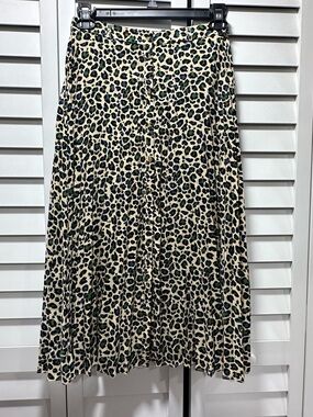 Stradivarius Beige Pleated Midi Skirt with Black & Green Leopard Spots